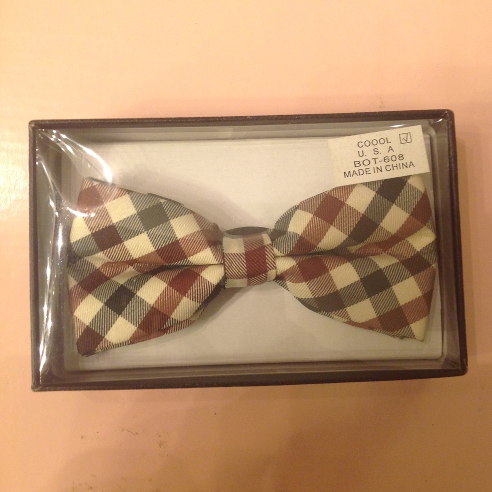 Adjustable Checkered Bow Tie NIB